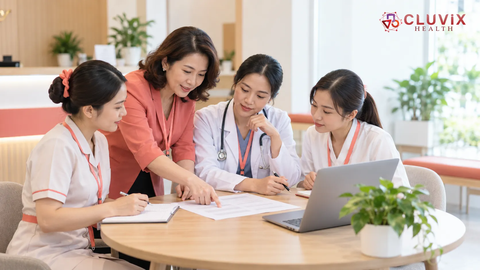 họp bàn cách chọn phần mềm quản lý phòng khám