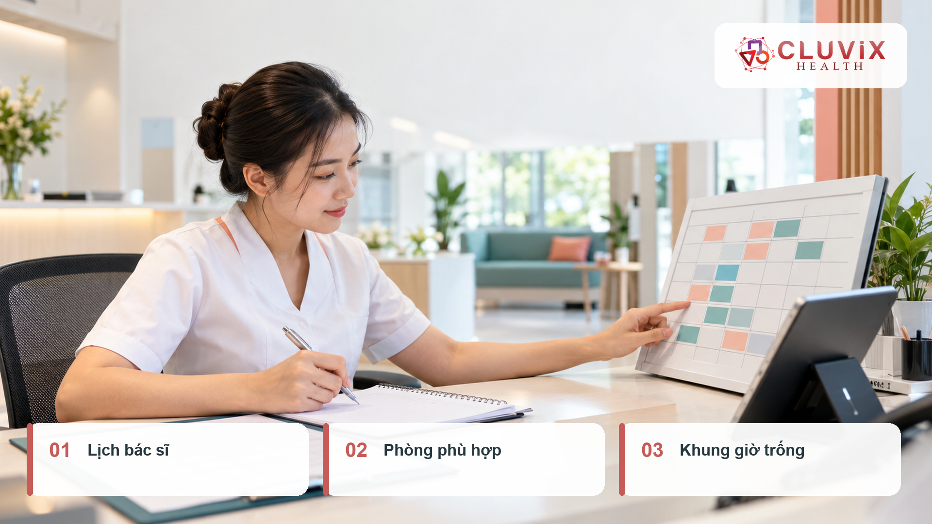 Nhân viên điều phối đối chiếu lịch bác sĩ và khả năng sử dụng phòng trước khi đề xuất giờ khám
